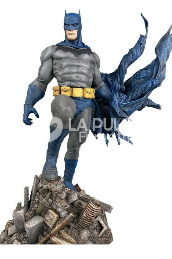 DC GALLERY : BATMAN DEFIANT STATUA IN PVC